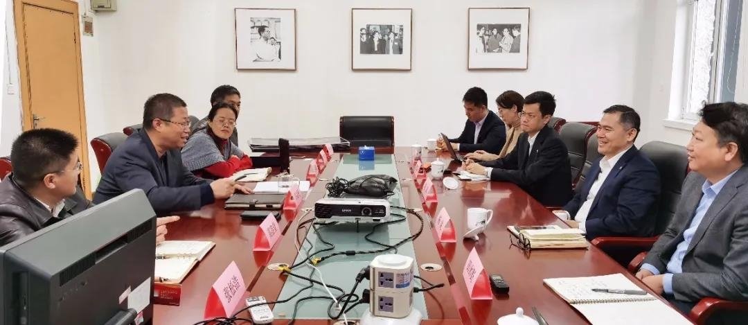 总经理崔焱代表双方在战略合作协议书上