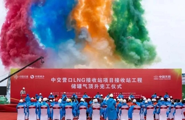 现场见证四台储罐成功升顶